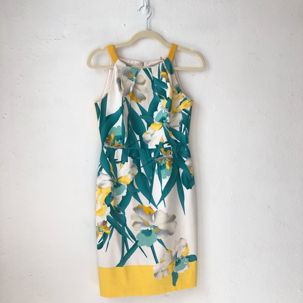 Tahari casual sun dress sleeveless size is 2